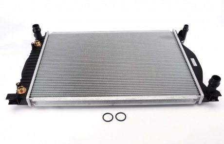 Радіатор системи охолодження Audi A4, A6 3.0, 3.2 00-09 NRF 53190