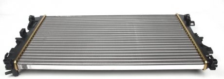 Радиатор охлаждения MB Vito W639 2.2CDI 03- NRF 53801