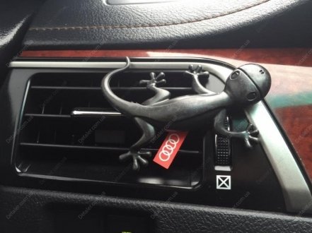Ароматизатор Audi Gekko пряний дерев'яний аромат (Black) VAG 000 087 009D