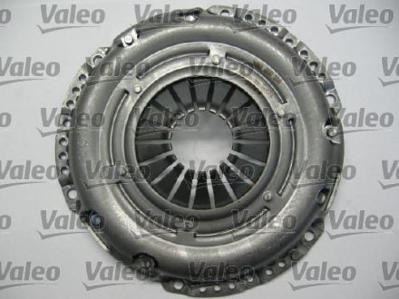 Комплект сцепления (диск и корзина) Valeo 826743 (фото 1)
